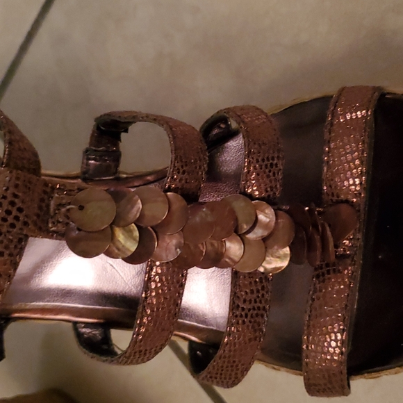 Pesaro metallic copper wedge/cork 4" heels. Size 8 - Picture 4 of 5